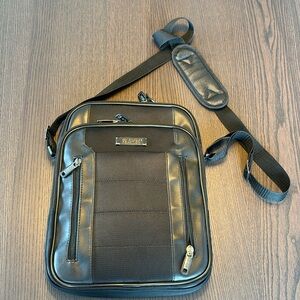 Kenneth Cole Reaction Cross Body Travel Bag